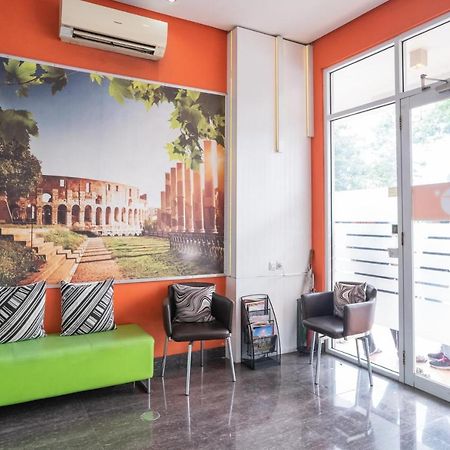Reddoorz At Tirta Mansion Paramount Gading Cicayur Екстер'єр фото