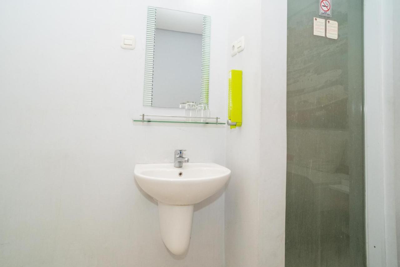 Reddoorz At Tirta Mansion Paramount Gading Cicayur Екстер'єр фото