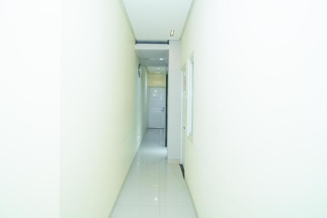 Reddoorz At Tirta Mansion Paramount Gading Cicayur Екстер'єр фото