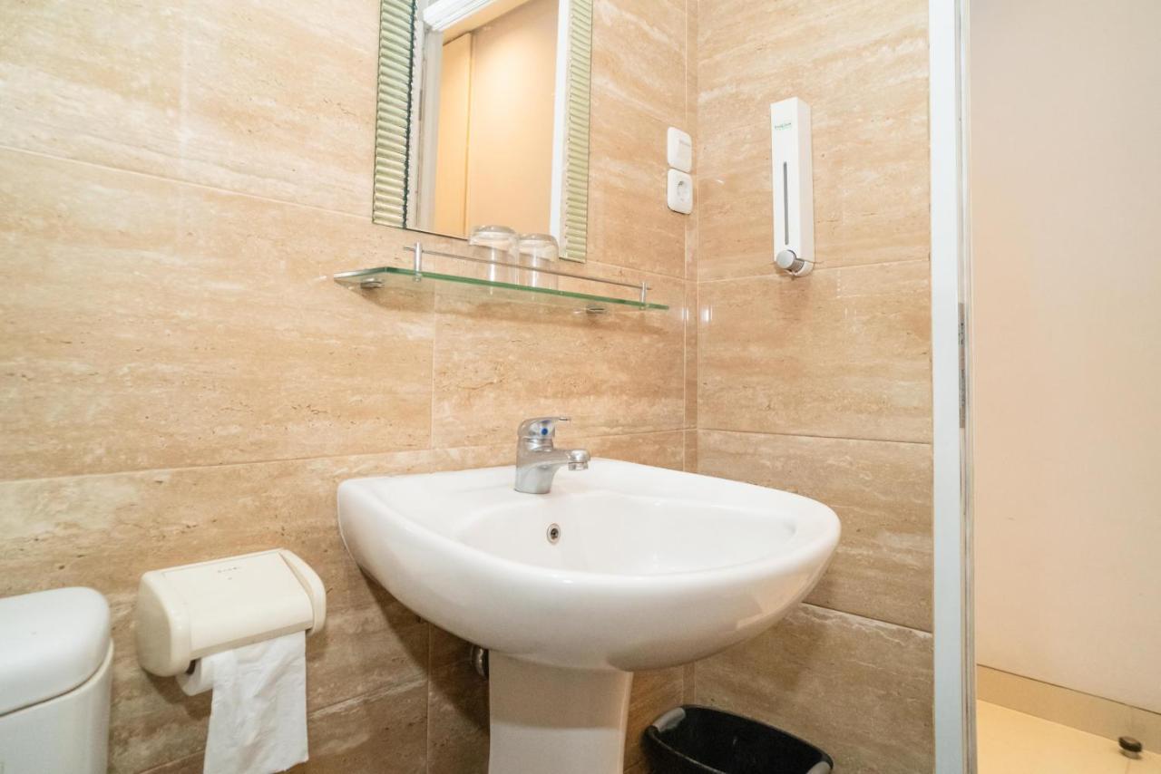 Reddoorz At Tirta Mansion Paramount Gading Cicayur Екстер'єр фото