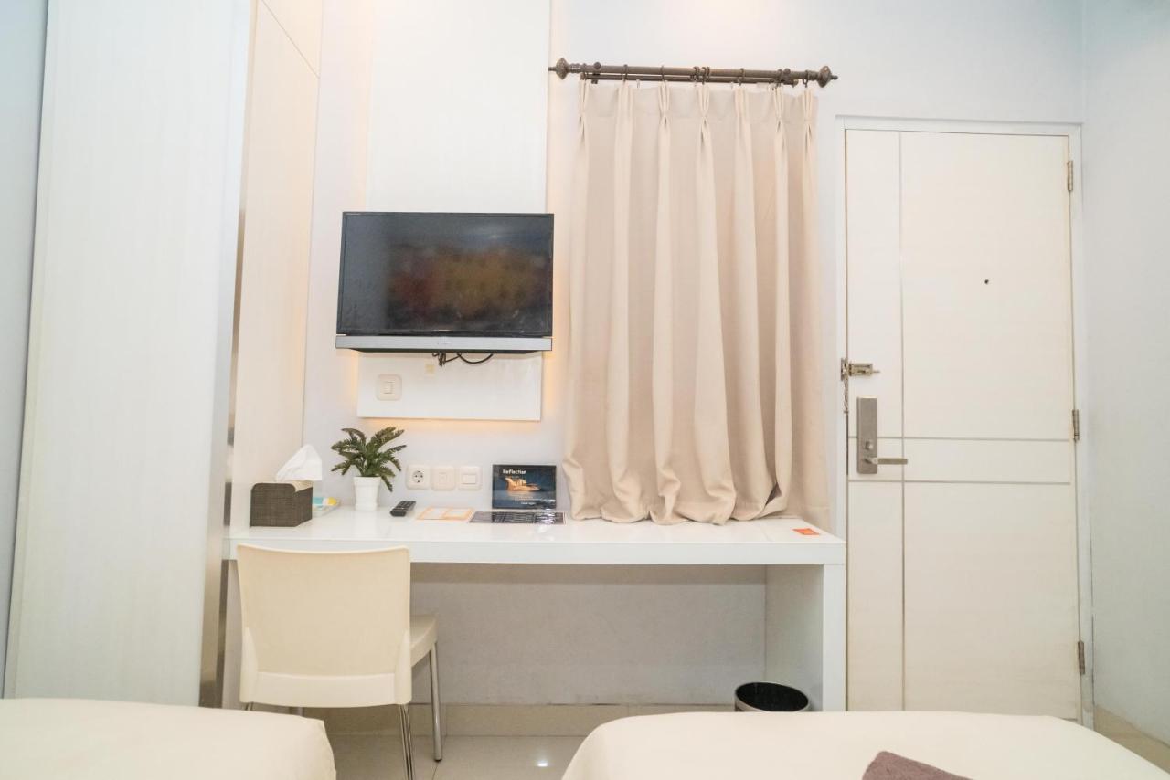 Reddoorz At Tirta Mansion Paramount Gading Cicayur Екстер'єр фото
