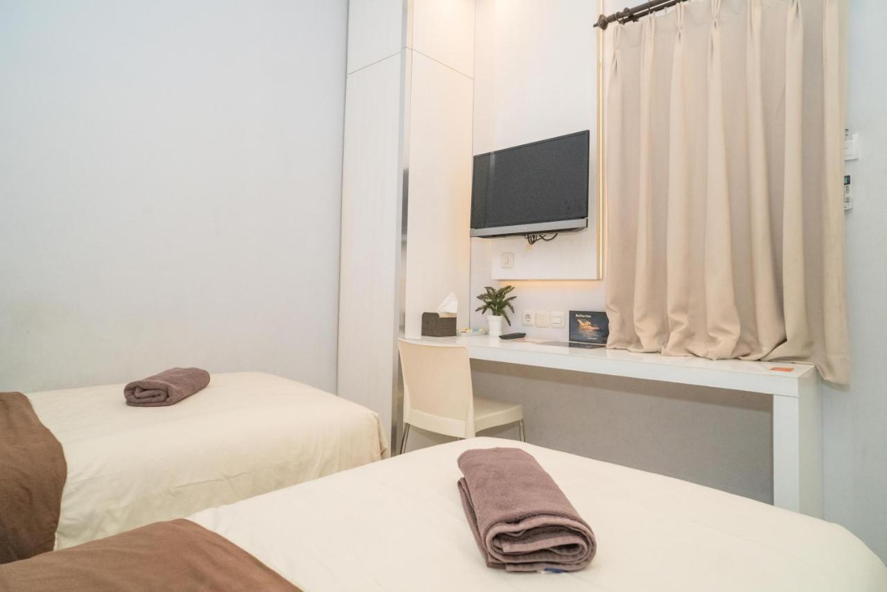 Reddoorz At Tirta Mansion Paramount Gading Cicayur Екстер'єр фото