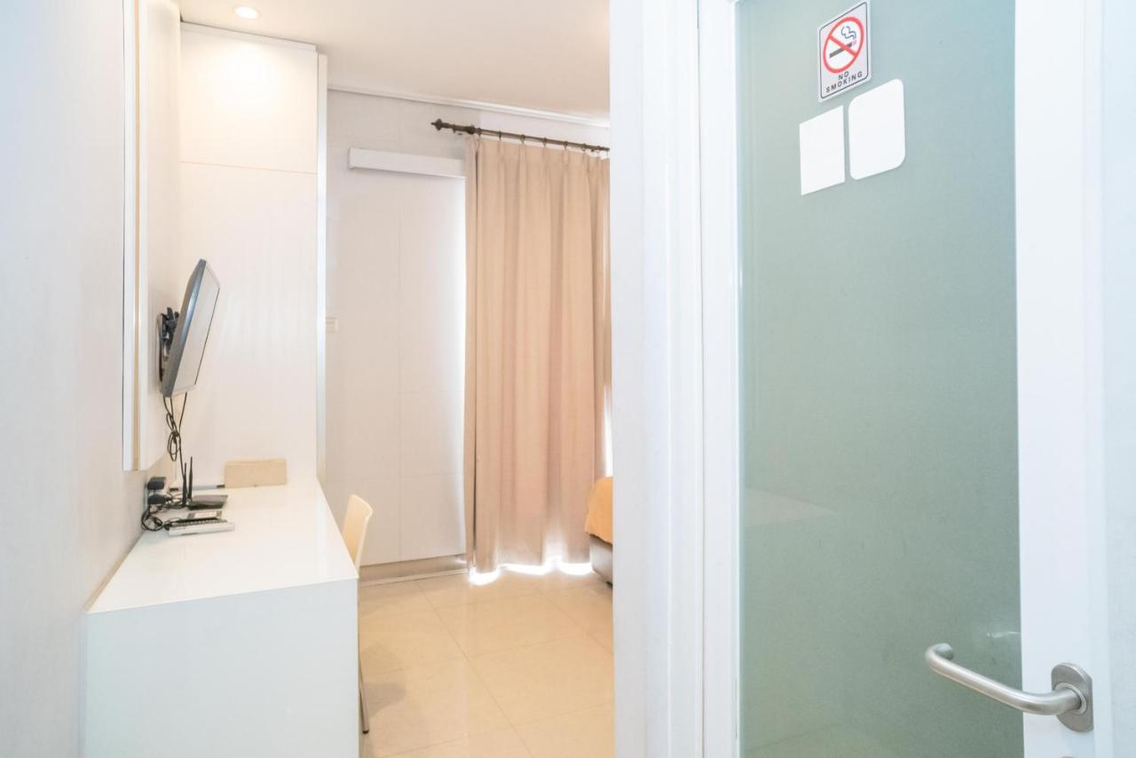 Reddoorz At Tirta Mansion Paramount Gading Cicayur Екстер'єр фото